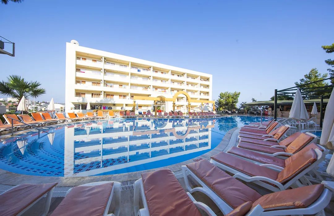 Tuntas Family Suites Kusadasi-1